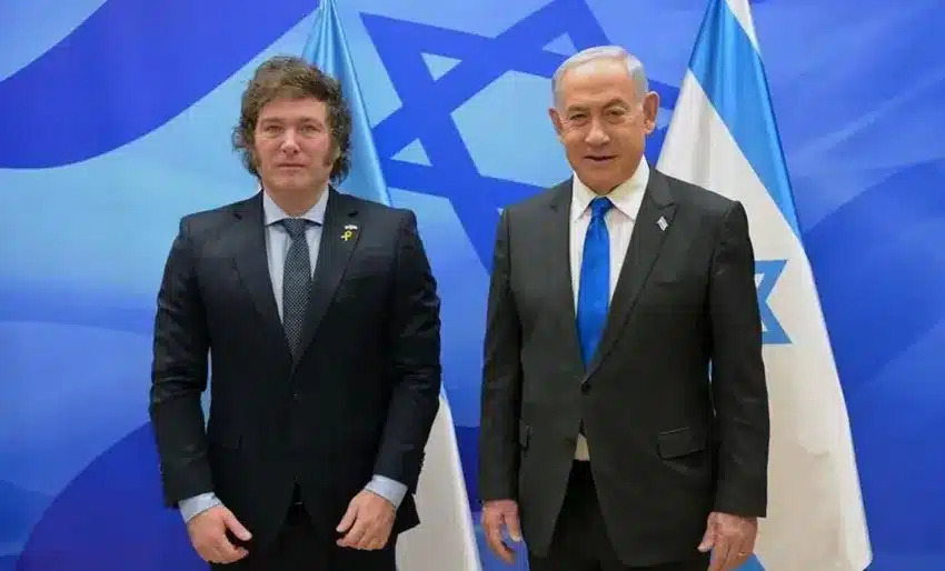 L&iacute;deres en contexto diplom&aacute;tico con banderas de Israel