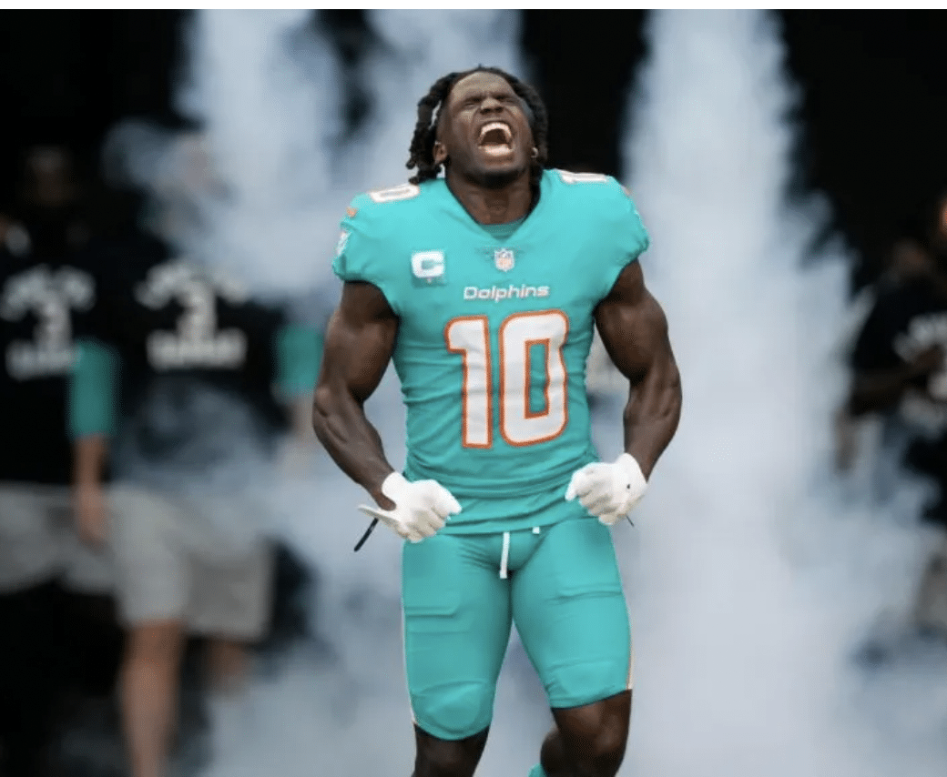 Jugador de Dolphins en pose triunfante