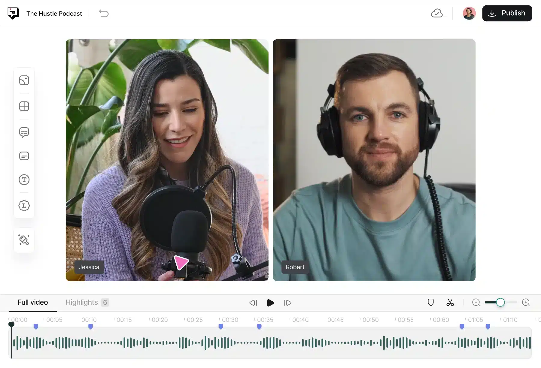 Dos personas grabando un podcast con micrófonos y entorno de edición