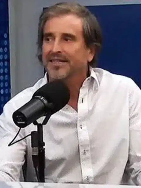 Benegas Lynch durante entrevista radial
