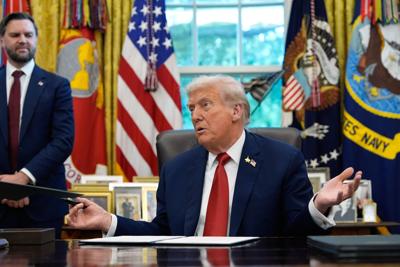 Escena de anuncio de pol&iacute;ticas comerciales