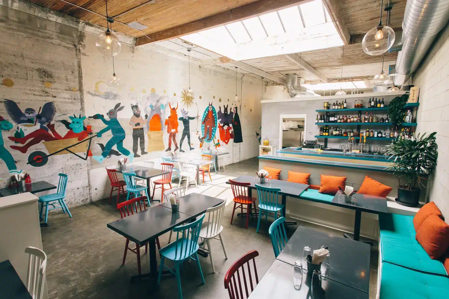 Interior moderno de un restaurante en Miami