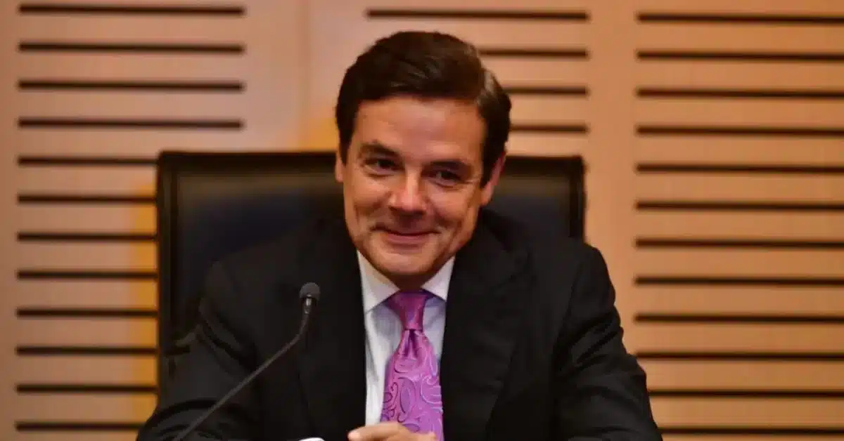 Carlos Rovira hablando en público