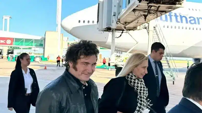 Javier Milei en aeropuerto previo a viaje a Nueva York