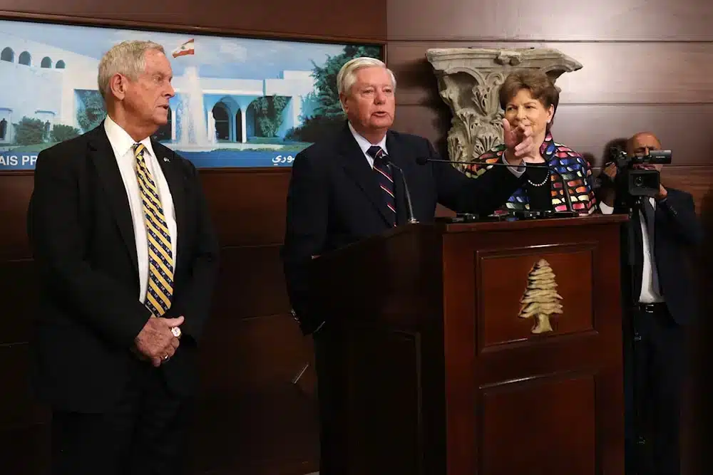 Conferencia de prensa sobre temas políticos