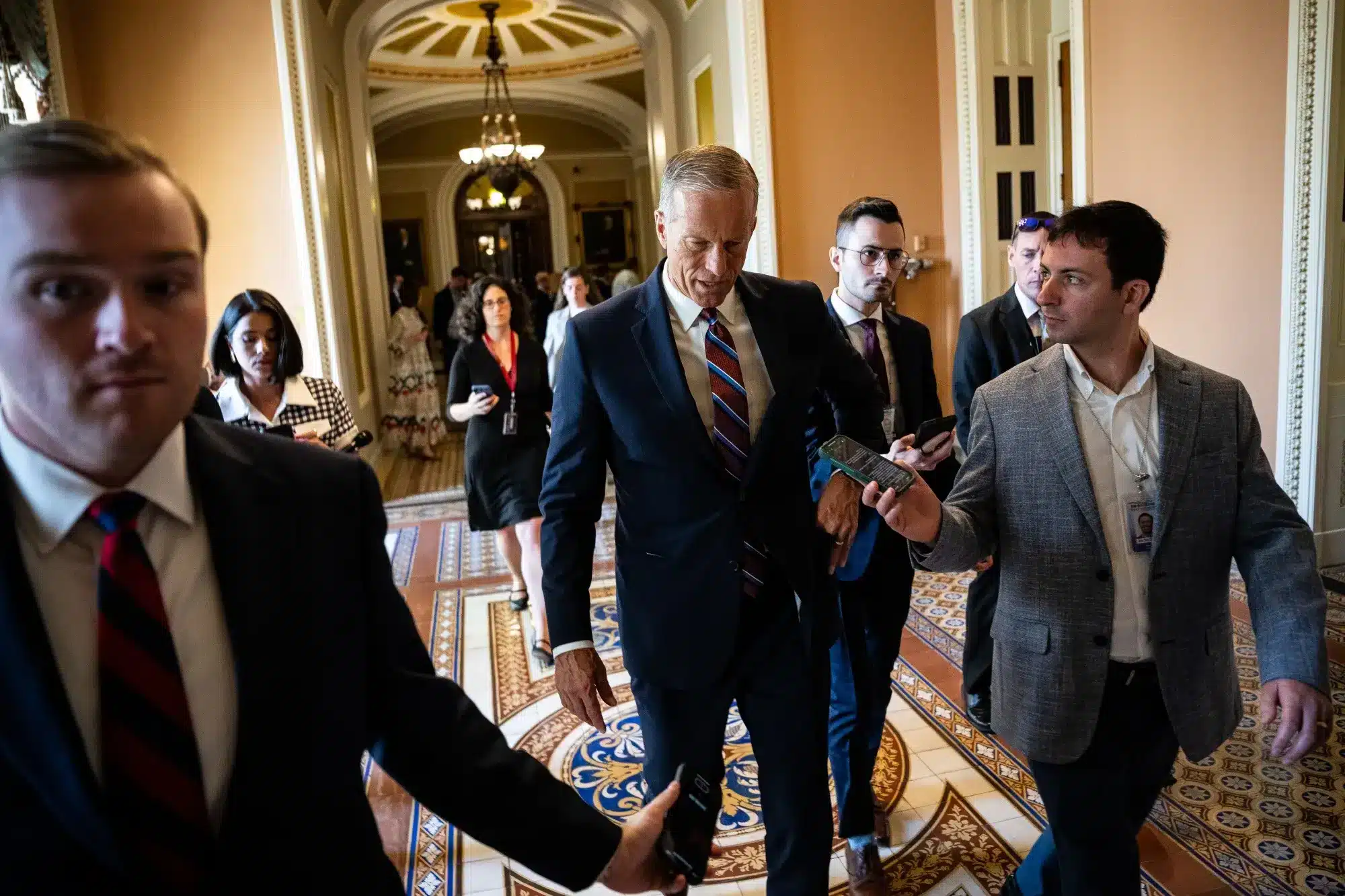 Debates pol&iacute;ticos en el edificio gubernamental