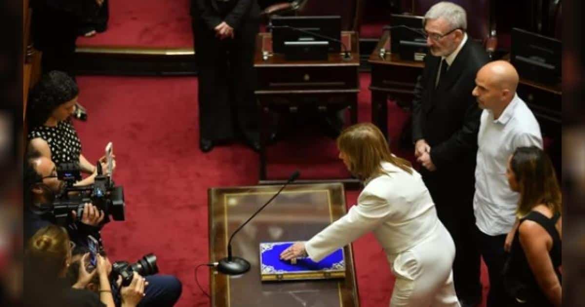 Juramento de senadores en el recinto del Senado