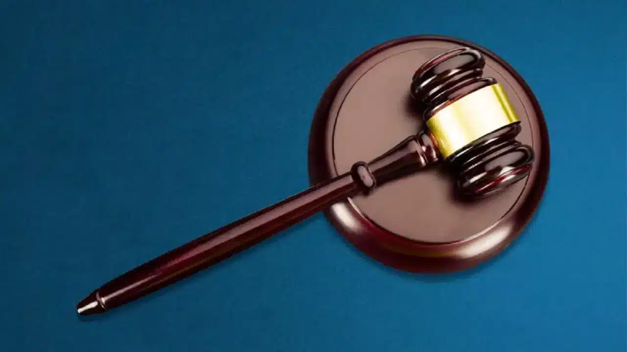 Mazo de juez simbolizando la decisi&oacute;n judicial