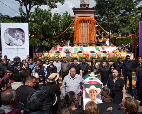 Altar conmemorativo durante el Día de Muertos en honor al alcalde