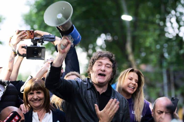 Celebraci&oacute;n en un evento pol&iacute;tico argentino