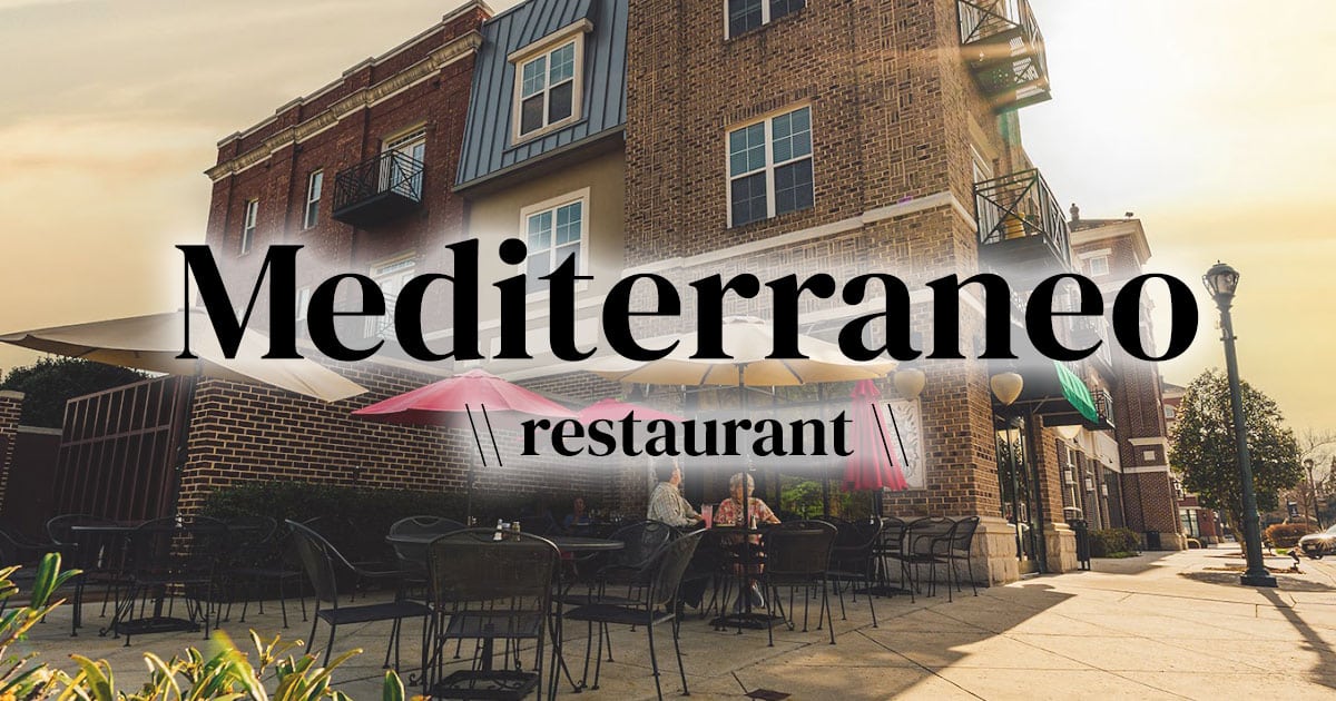 Terraza acogedora de restaurante mediterr&aacute;neo