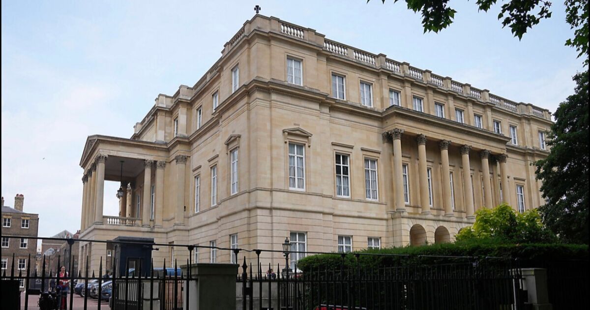 Edificio con arquitectura cl&aacute;sica relacionado con encuentros diplom&aacute;ticos entre Estados Unidos y China