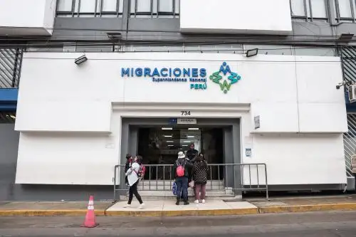 Edificio de la Superintendencia Nacional de Migraciones en Perú