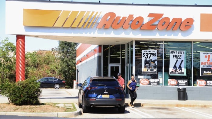 Tienda AutoZone con promociones de precios