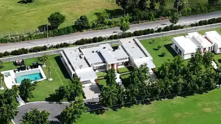 Vista a&eacute;rea de la mansi&oacute;n de Pilar, propiedad vinculada a Pablo Toviggino, tesorero de la AFA