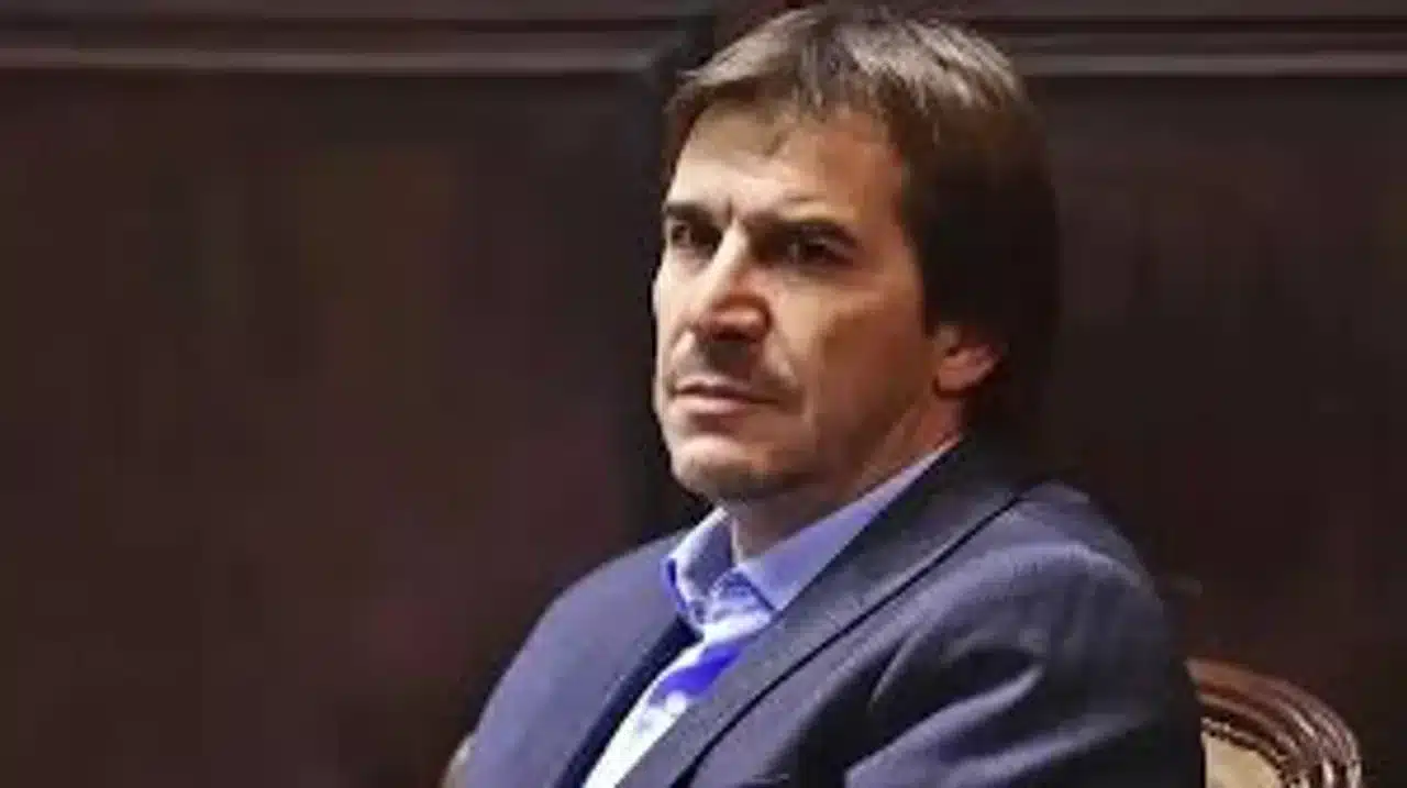 Hombre en sesi&oacute;n oficial del Senado