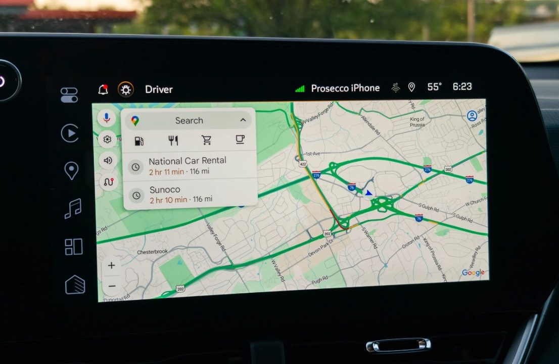 Pantalla de navegaci&oacute;n de Google Maps en un contexto de movilidad