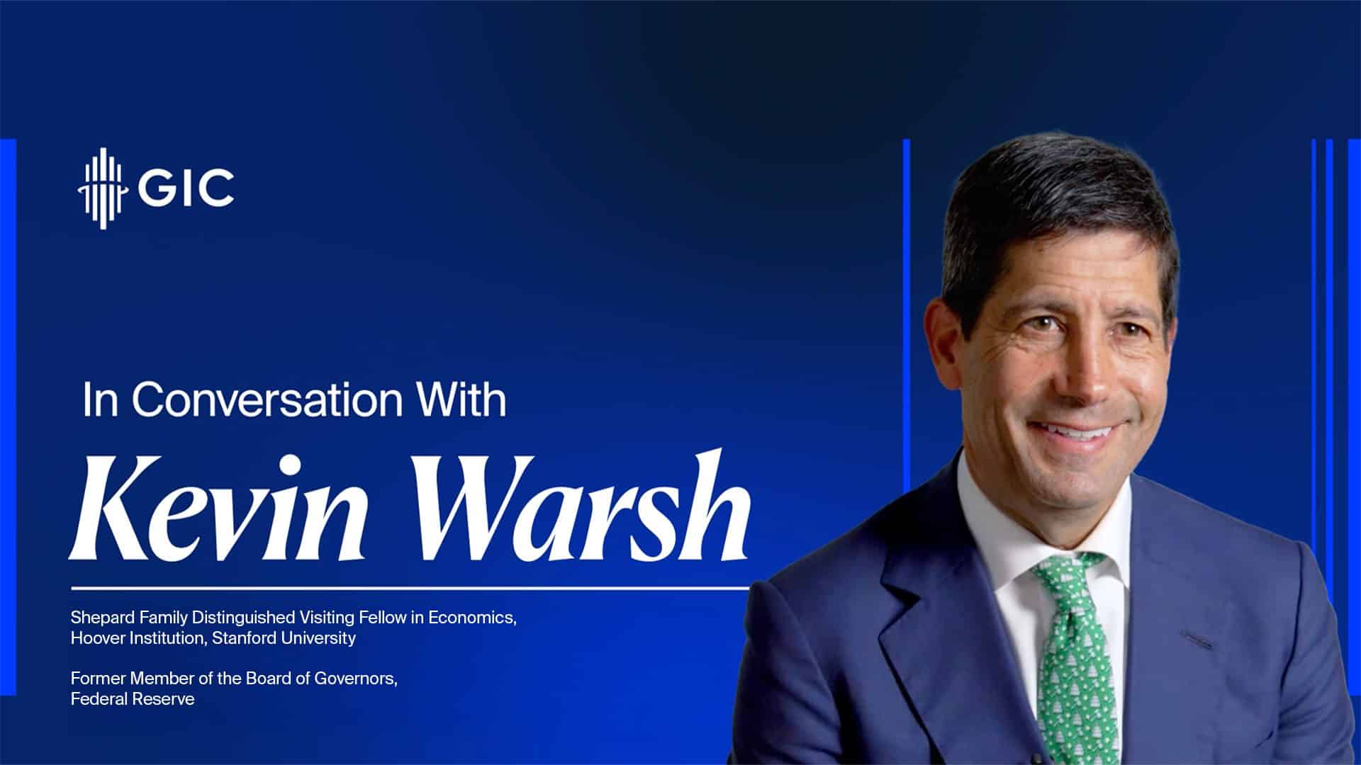 Kevin Warsh en un evento con texto sobre su perfil y afiliaciones