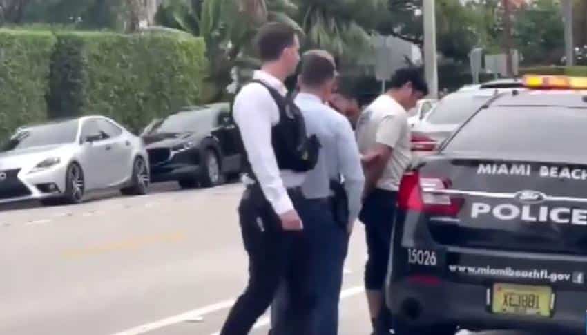 Polic&iacute;a de Miami Beach realizando un arresto