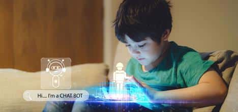 Niño interactuando con un chatbot holográfico de inteligencia artificial