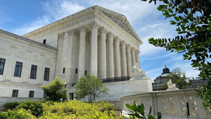 Edificio de la Corte Suprema de los Estados Unidos en un d&iacute;a soleado