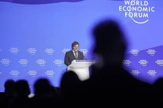 Orador en el escenario del World Economic Forum en Davos