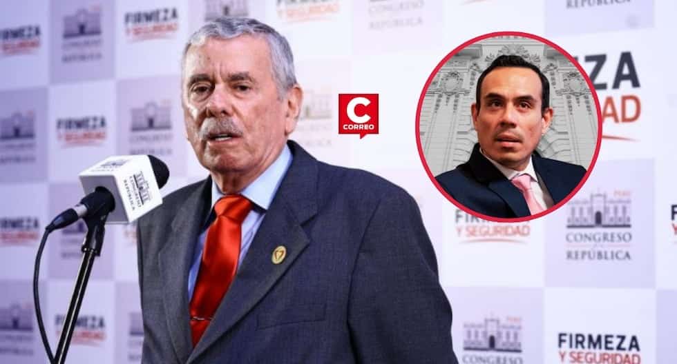 Fernando Rospigliosi hablando ante el micr&oacute;fono en el Congreso