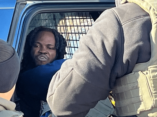 Arresto de miembro de pandilla haitiana por ICE, relevante para la investigación del caso Pata