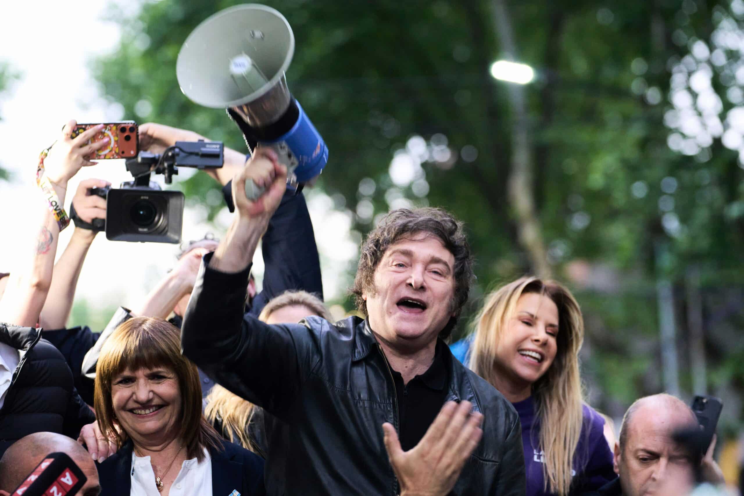 Escena de celebración o protesta en relación a la votación de la reforma laboral en Argentina