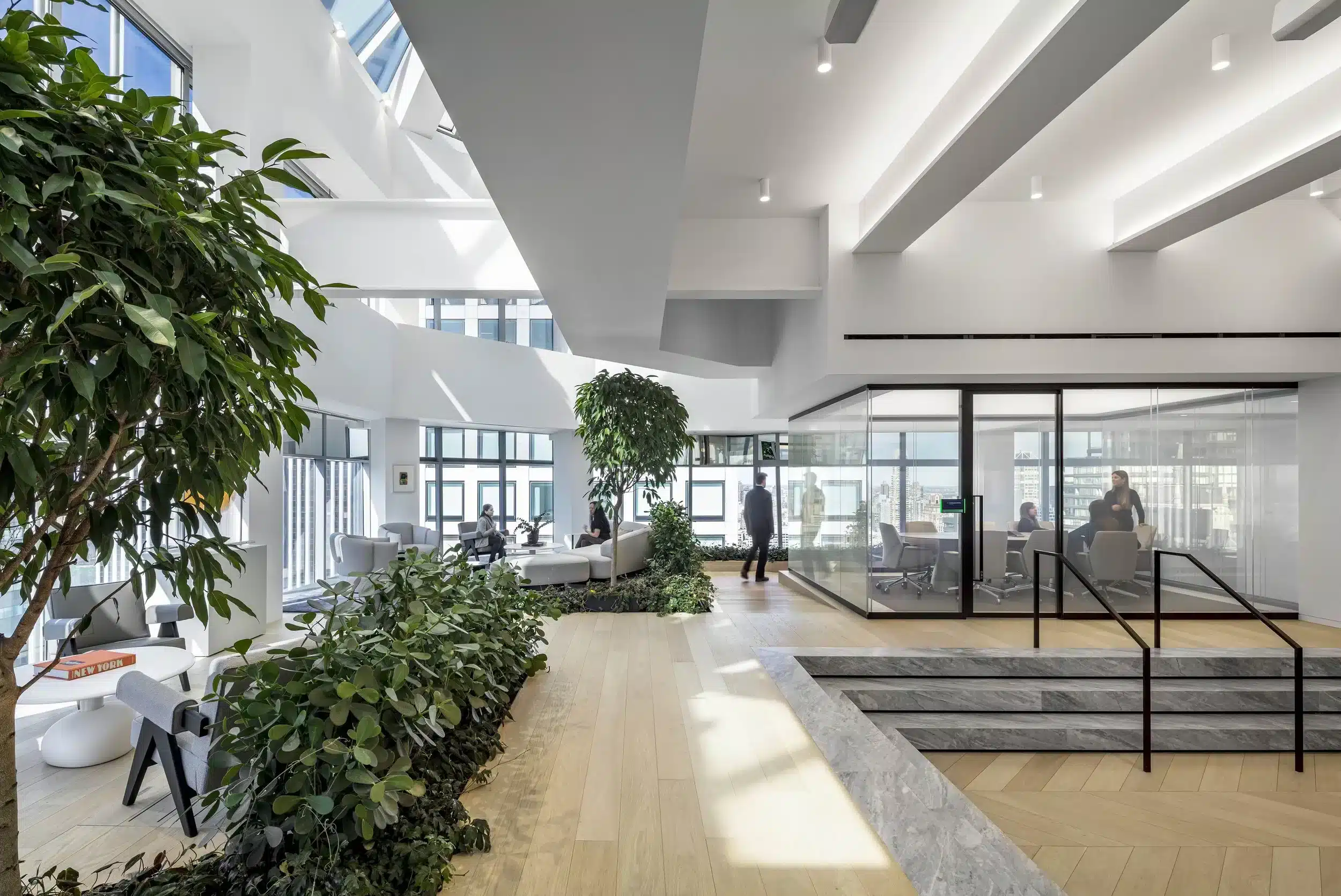 Modernas oficinas de una firma de capital de riesgo, representando el entorno de trabajo de Peak XV Partners