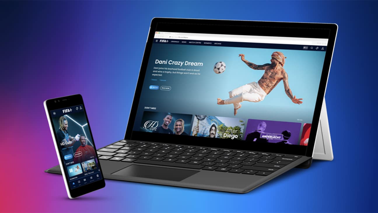 Dispositivos mostrando una plataforma de streaming de fútbol