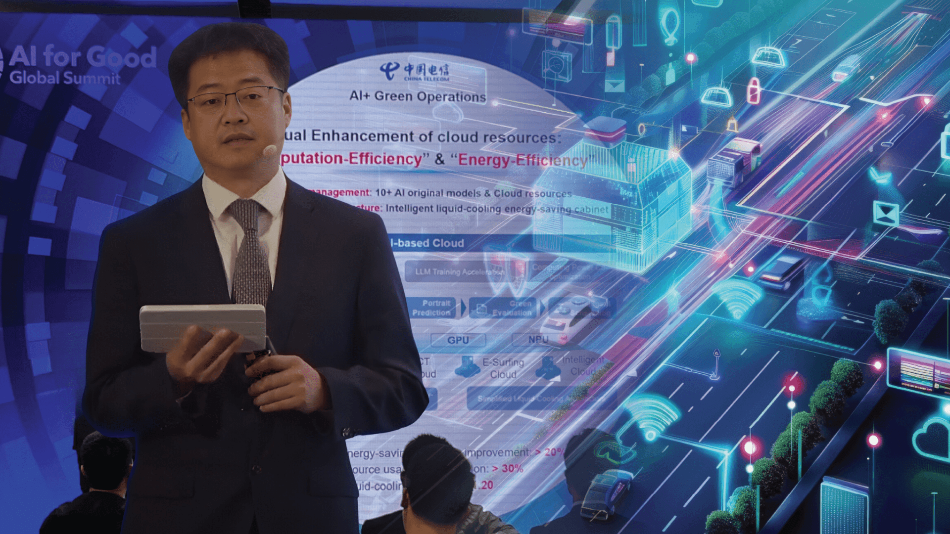 Presentador en evento de tecnología explicando innovaciones en IA y sostenibilidad