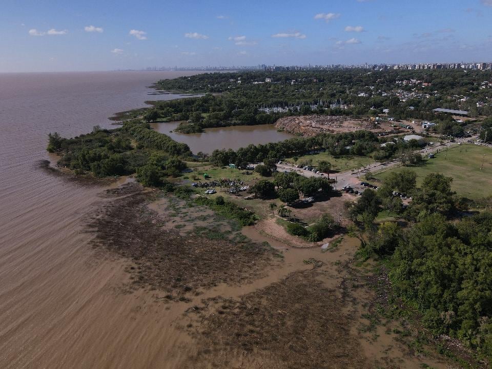 Vista aérea de la costa de San Isidro, mostrando el área a revitalizar