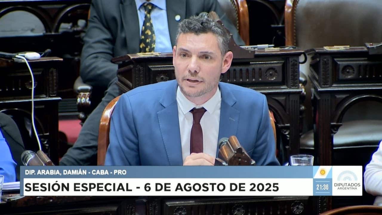 Recinto legislativo durante una sesi&oacute;n especial