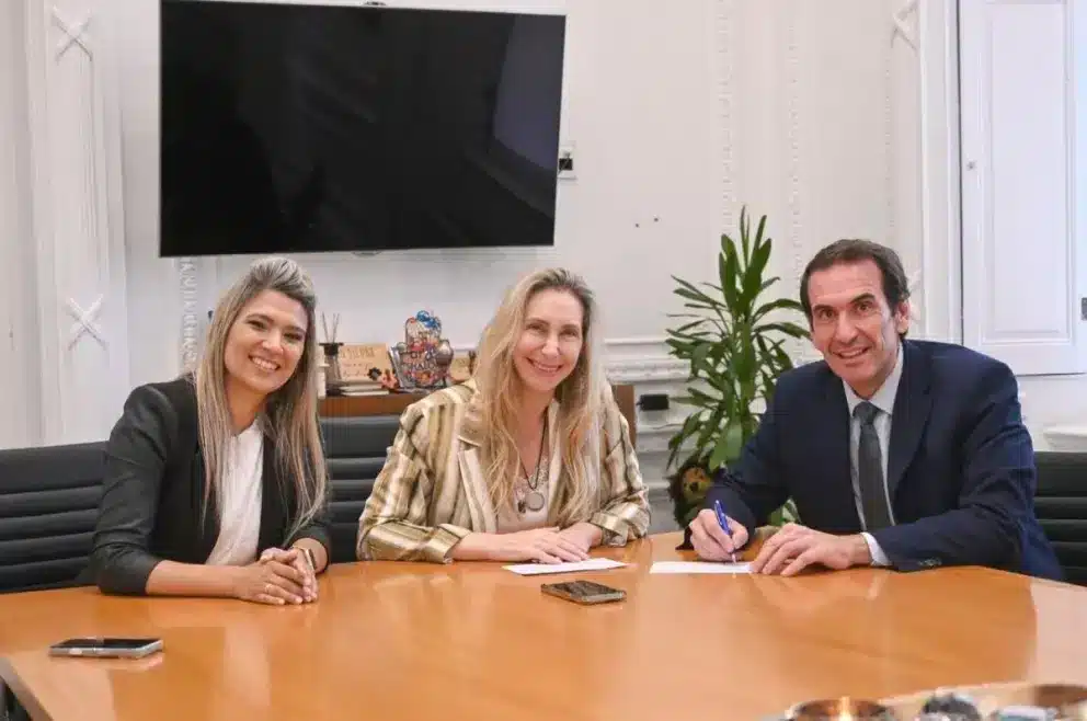 Acto de afiliaci&oacute;n de Pablo Cervi a La Libertad Avanza con Karina Milei y Nadia M&aacute;rquez