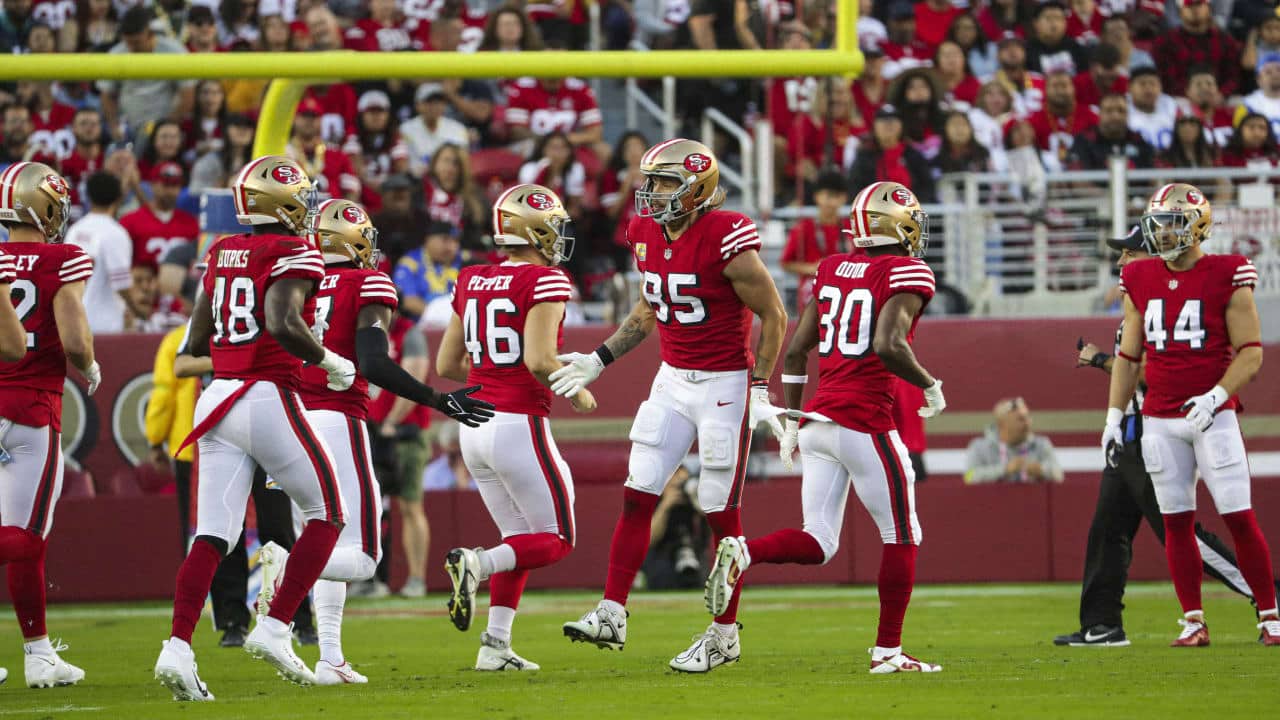 Jugadores de la NFL en acci&oacute;n, representando la energ&iacute;a y competitividad de la liga