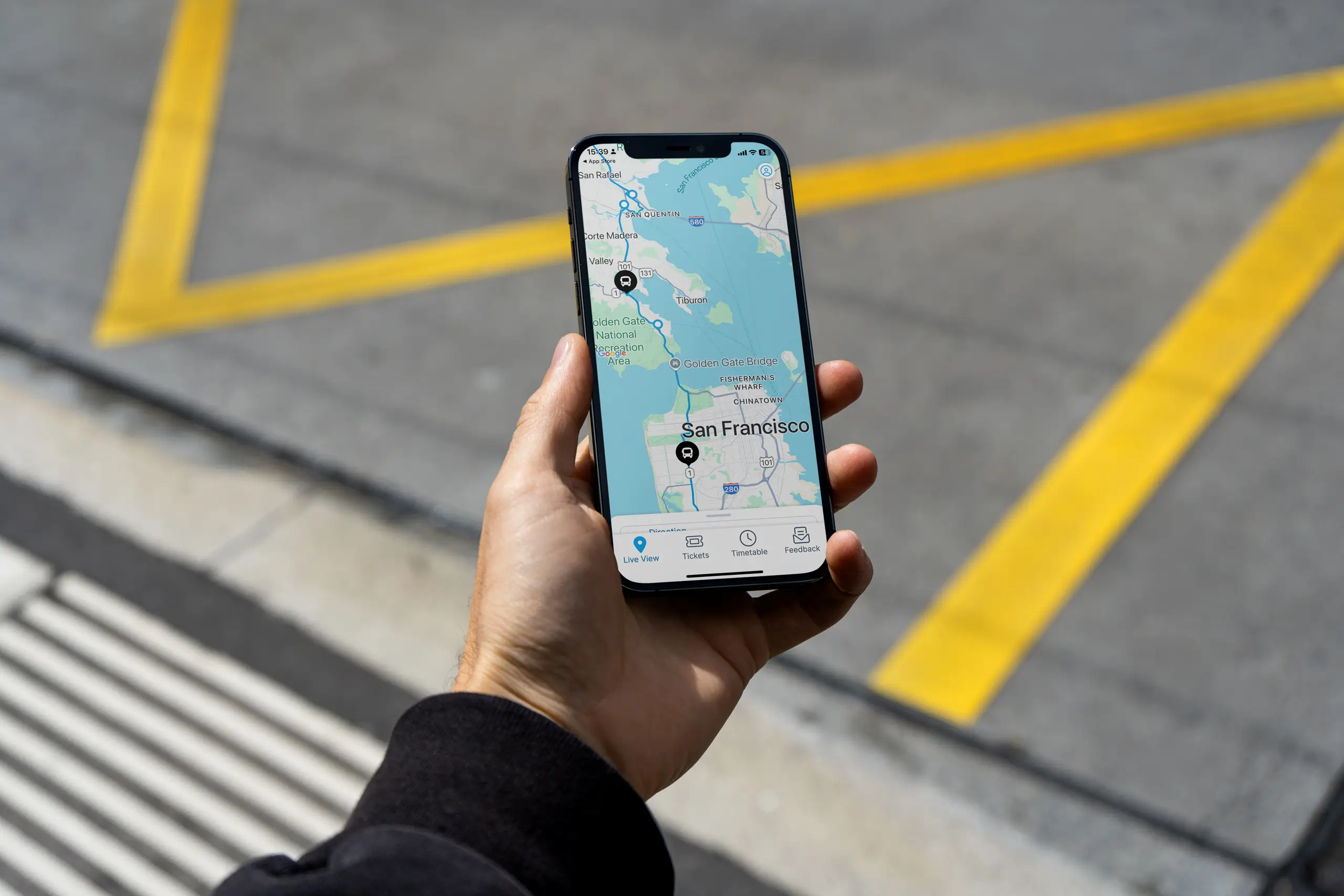 Aplicaci&oacute;n de mapas en un tel&eacute;fono m&oacute;vil