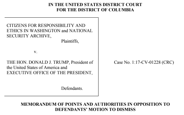 Documento legal del caso CREW contra Trump por la Ley de Registros Presidenciales