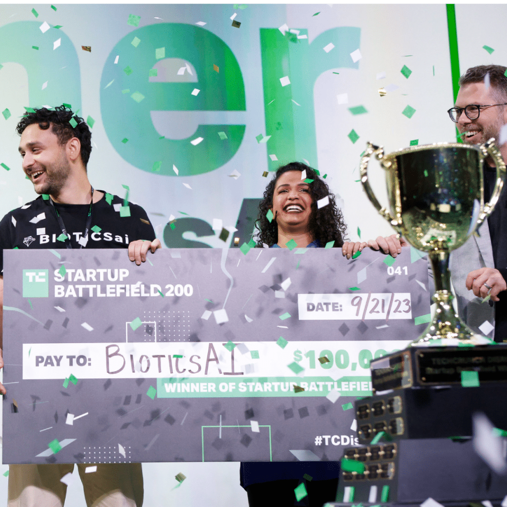 Celebraci&oacute;n del premio de $100,000 en Startup Battlefield 200