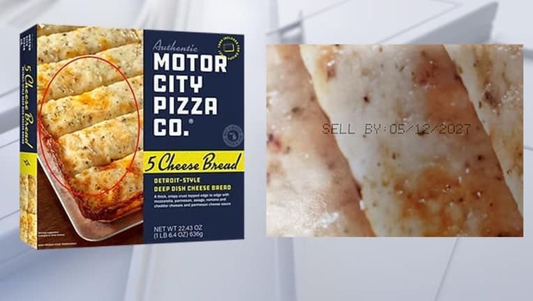 Paquete de 5 Cheese Bread de Motor City Pizza con fecha de caducidad visible