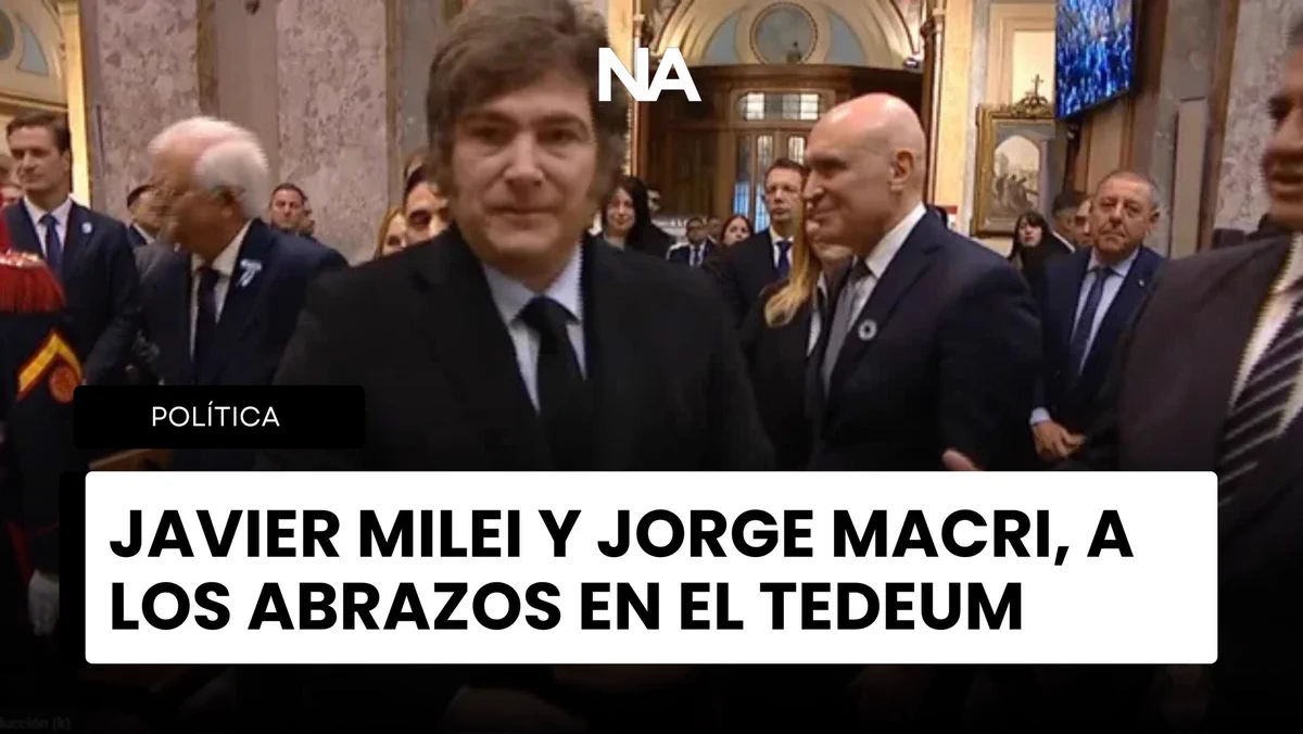 Primer plano del abrazo entre Milei y Macri