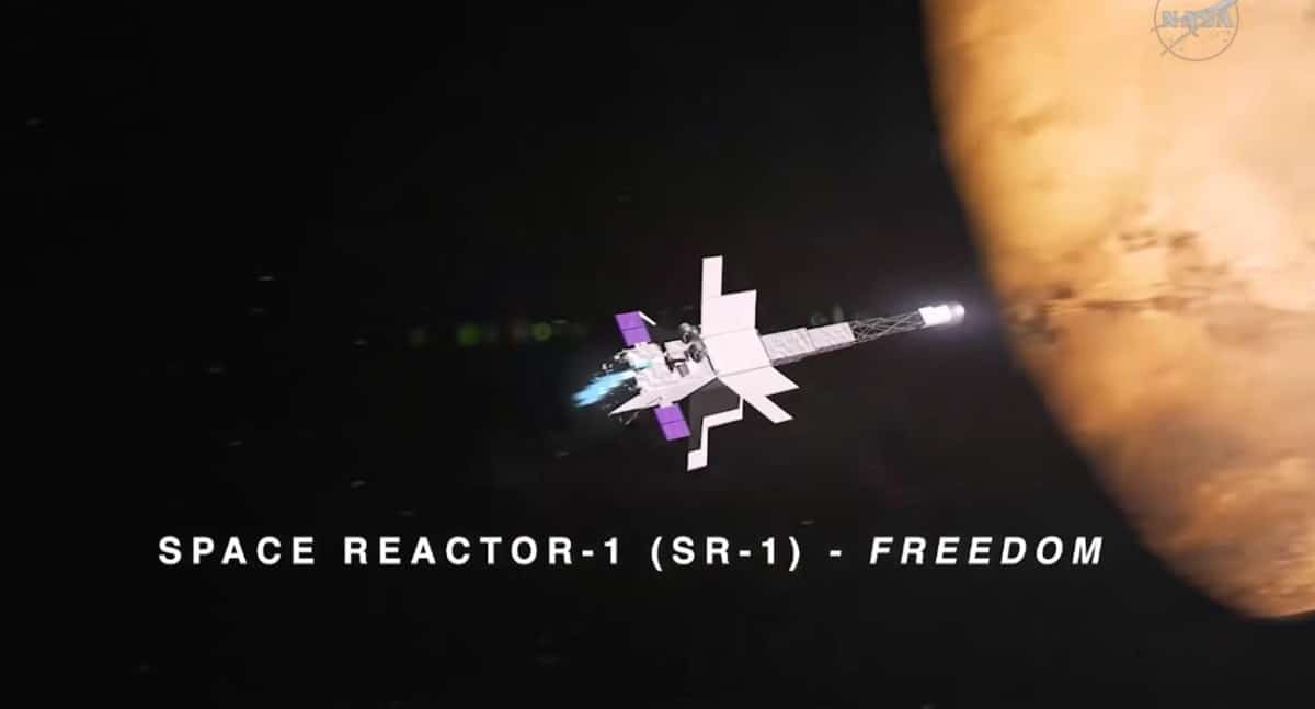 Nave espacial SR-1 Freedom con propulsión nuclear eléctrica rumbo a Marte