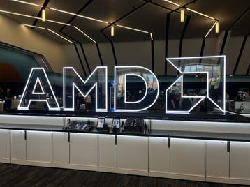 Letrero de AMD en un evento de inteligencia artificial