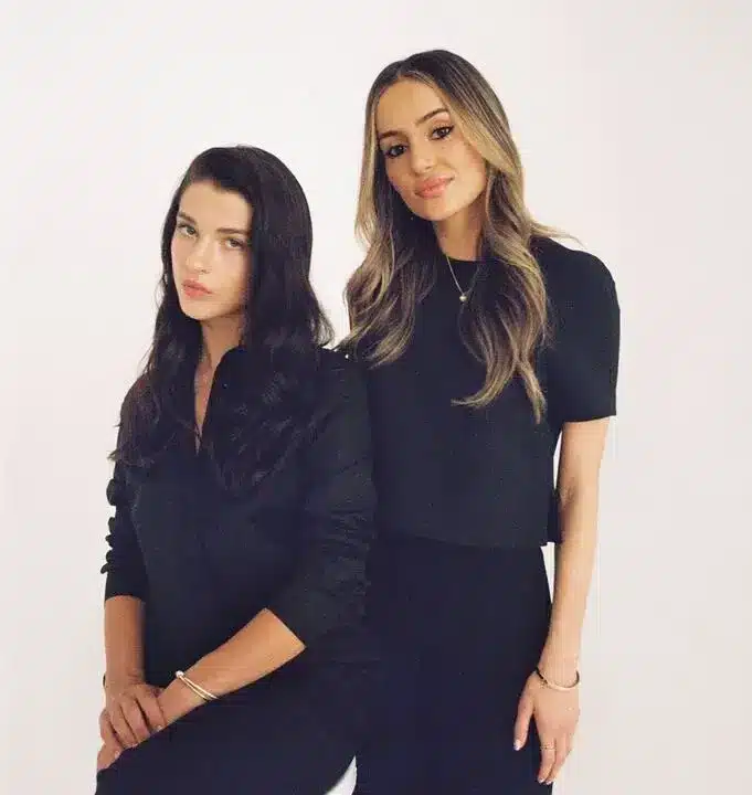 Retrato profesional de Phoebe Gates y Sophia Kianni