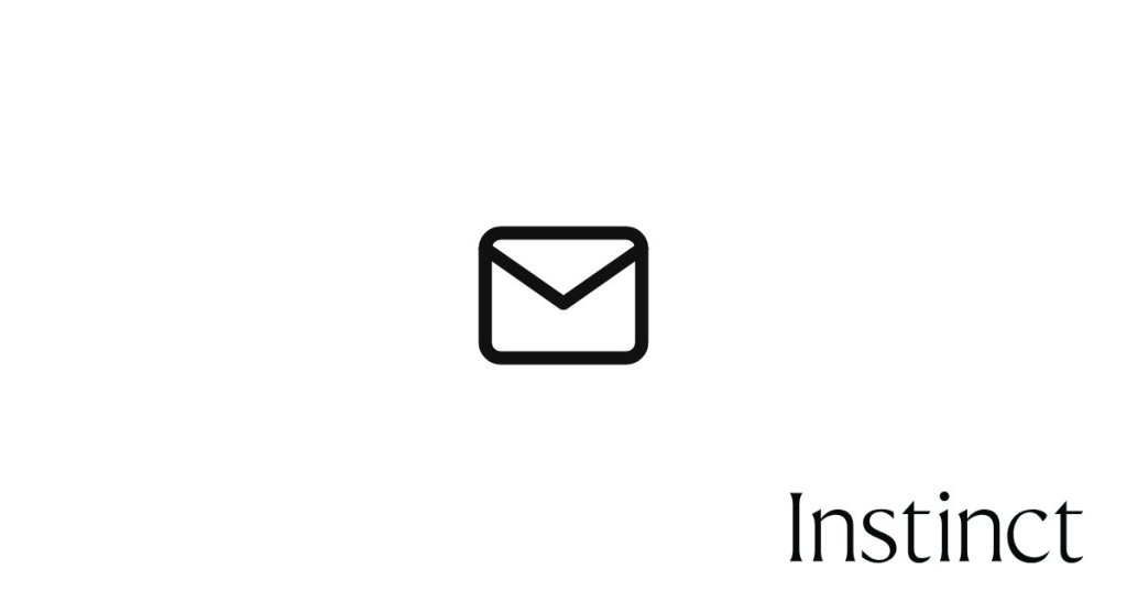 Ícono de sobre de correo electrónico junto al nombre Instinct en tipografía moderna