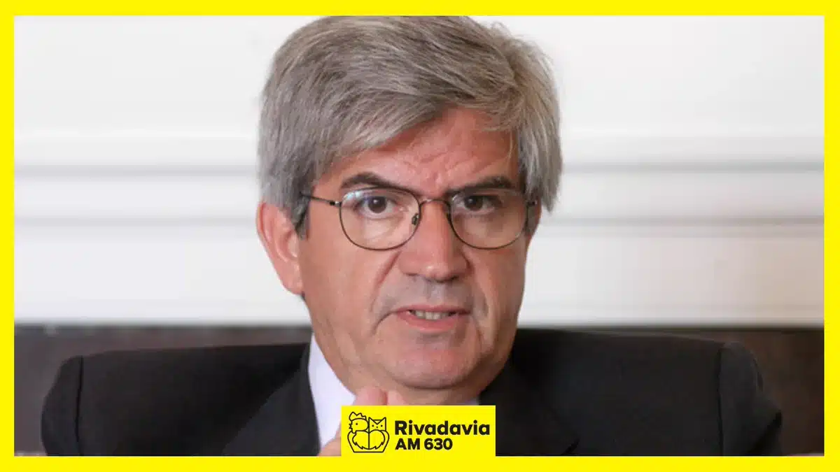 Alberto Iribarne durante una intervención en un ámbito institucional