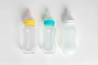 Comparison of glass, PPSU, and silicone baby bottles.