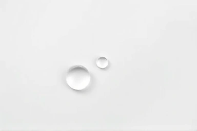 Minimalist representation of hydration and matte finish ingredients.