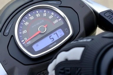 Kawasaki ZX-4RR high RPM display and rider's hand