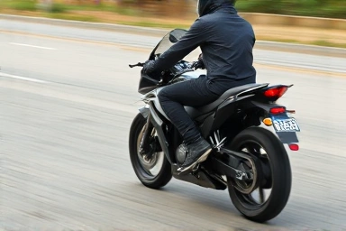 Motorcyclist executing controlled emergency brake posture